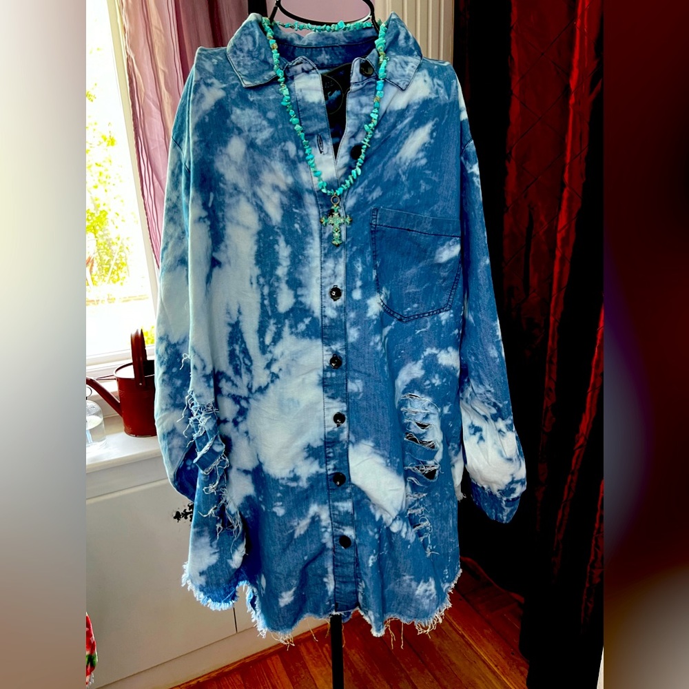 Thrill Jeans Distressed Denim HiLo Button Shirt